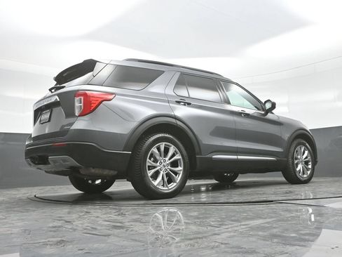 Used 2022 Ford Explorer XLT w/ Equipment Group 202A AWD/4WD image 25