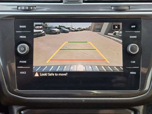Used 2023 Volkswagen Tiguan SE w/ Panoramic Sunroof Package FWD image 14