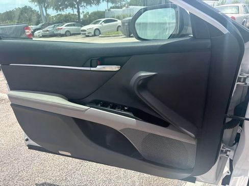 Used 2020 Toyota Camry XLE FWD image 15