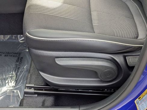 Used 2025 Hyundai Venue Limited image 12