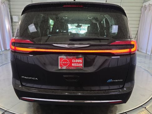 Used 2023 Chrysler Pacifica Touring-L FWD image 8