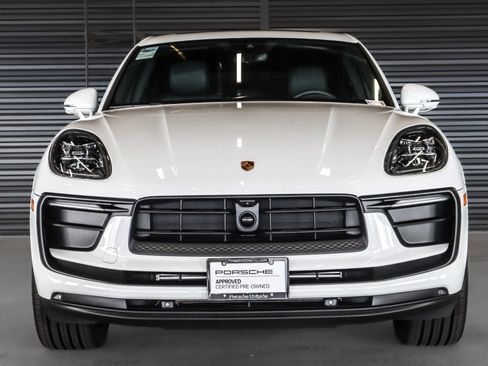 Certified 2025 Porsche Macan AWD/4WD image 8