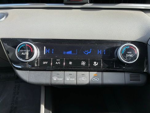 Used 2023 Hyundai Elantra SEL image 28