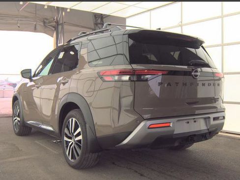 Used 2024 Nissan Pathfinder Platinum AWD/4WD image 3