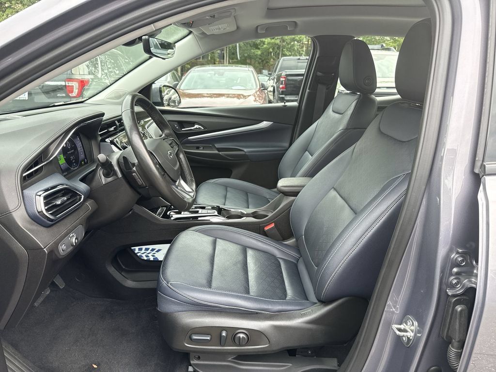 Used 2023 Chevrolet Bolt EUV Premier w/ Sun & Sound Package FWD image 13