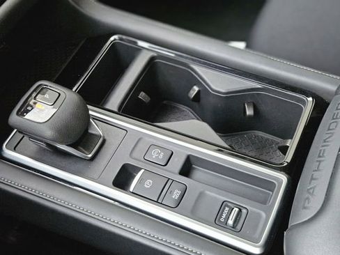 Used 2025 Nissan Pathfinder SV FWD image 27