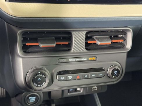 Used 2025 Ford Maverick Lariat w/ 4K Tow Package image 27