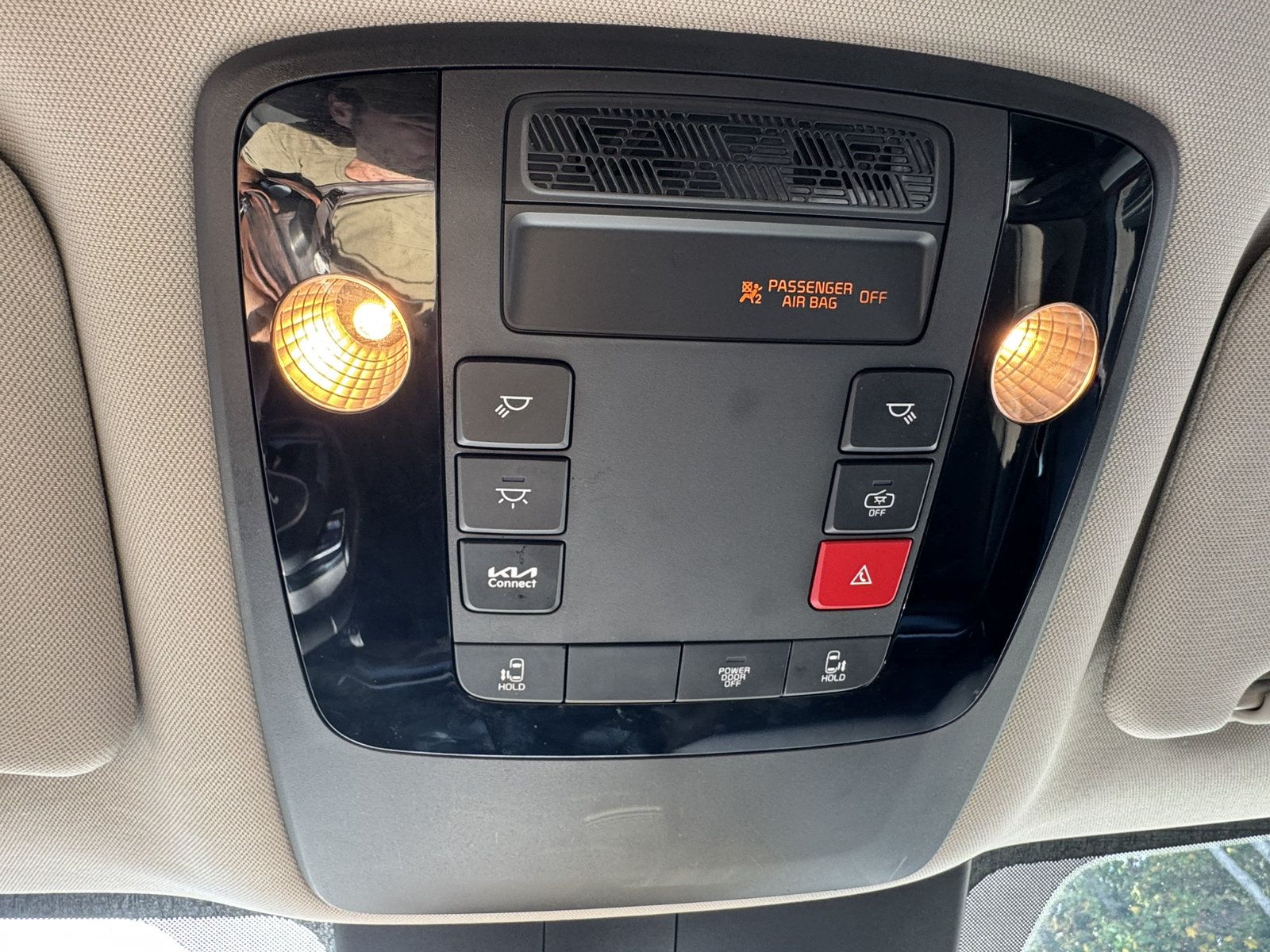 Used 2025 Kia Carnival FWD image 25