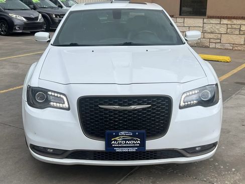 Used 2017 Chrysler 300 S w/ 300S Premium Group RWD image 4