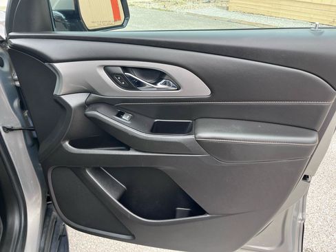 Used 2018 Chevrolet Traverse LT FWD image 21
