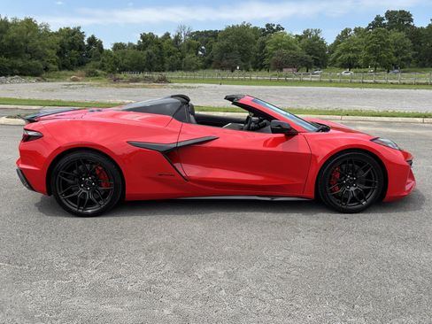 Used 2023 Chevrolet Corvette Z06 RWD image 8