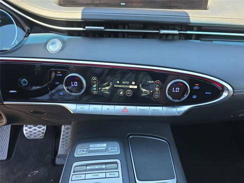 Used 2022 Genesis GV70 3.5T Sport w/ Sport Prestige Package AWD/4WD image 28