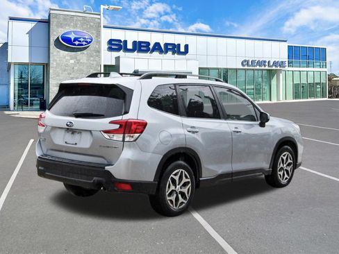 Used 2020 Subaru Forester Premium AWD/4WD image 6