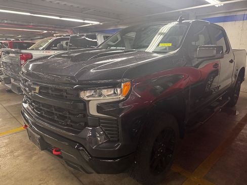 Used 2023 Chevrolet Silverado 1500 LT Trail Boss w/ Protection Package AWD/4WD image 2