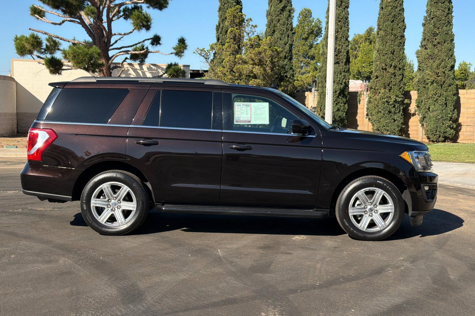 Used 2021 Ford Expedition XLT RWD image 3