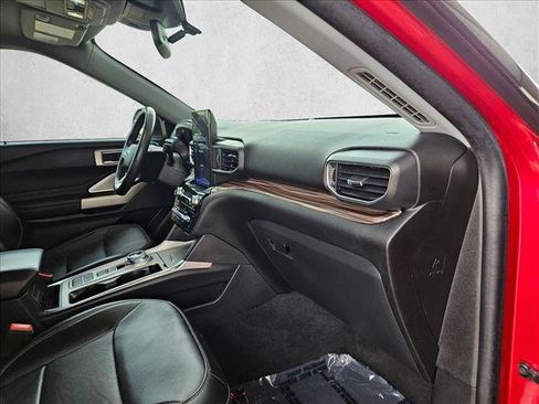 Used 2023 Ford Explorer Limited w/ Limited Technology Package RWD image 17