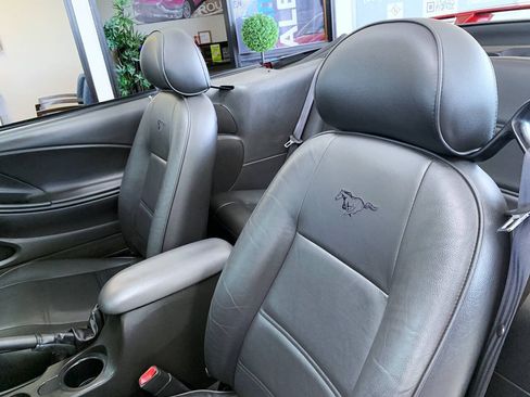 Used 2004 Ford Mustang Convertible RWD image 8