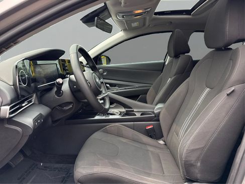 Used 2021 Hyundai Elantra SEL w/ Convenience + Premium Package FWD image 9