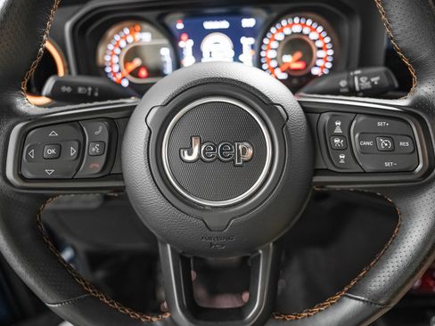 Used 2025 Jeep Gladiator Mojave w/ Convenience Group AWD/4WD image 11