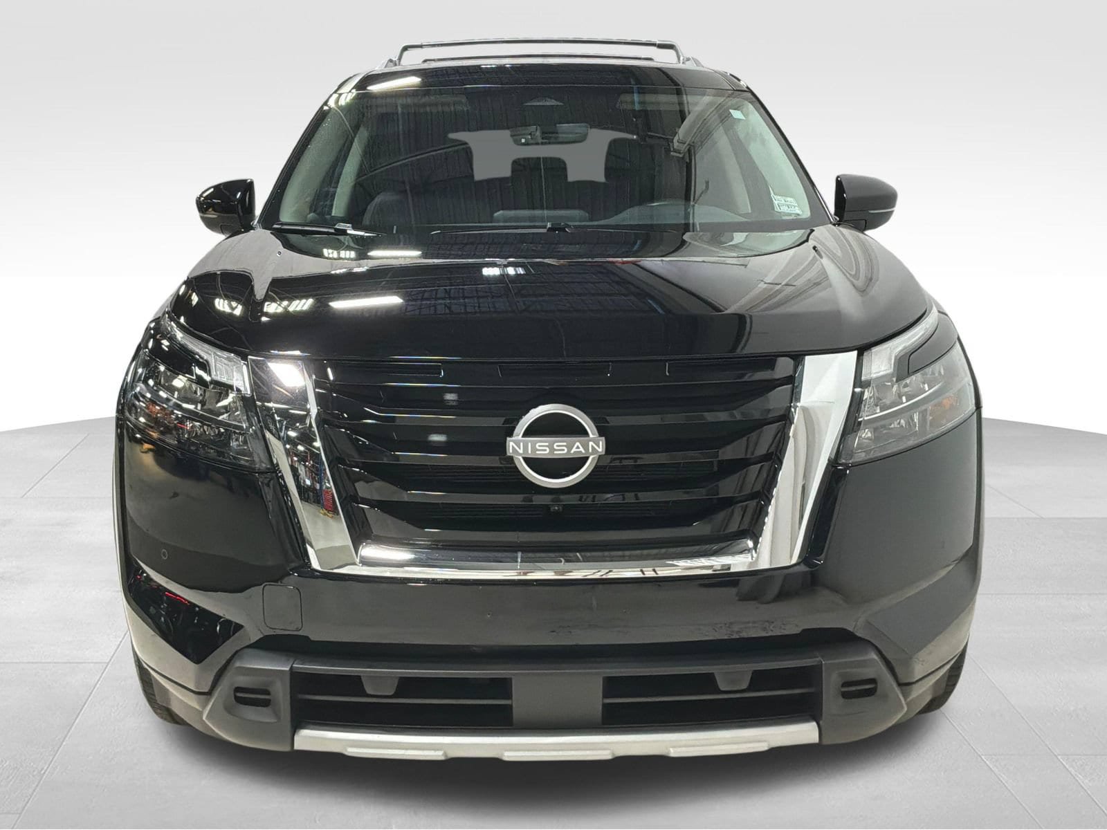 Used 2025 Nissan Pathfinder SL AWD/4WD image 2
