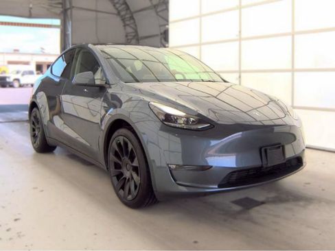 Used 2023 Tesla Model Y Long Range AWD/4WD image 4