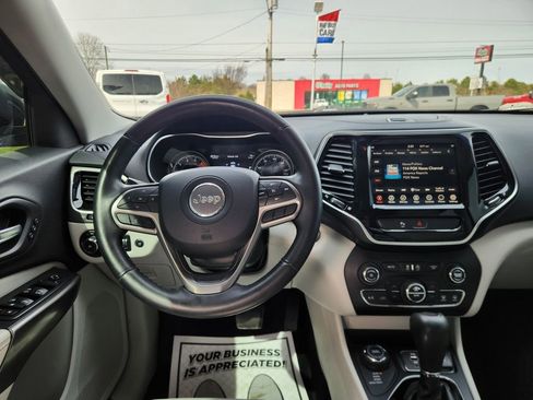 Used 2019 Jeep Cherokee Limited w/ Luxury Group image 18