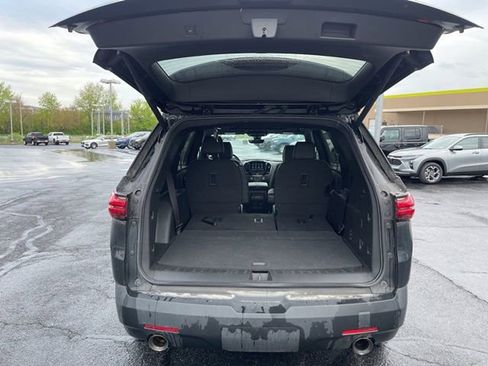 Used 2023 Chevrolet Traverse RS image 9