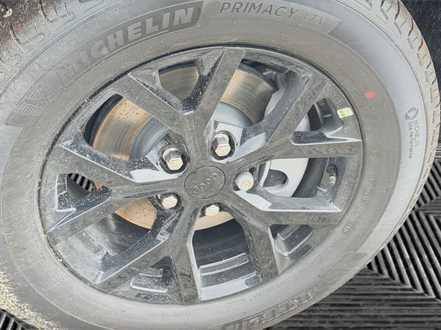New 2026 Jeep Grand Cherokee Altitude AWD/4WD image 9