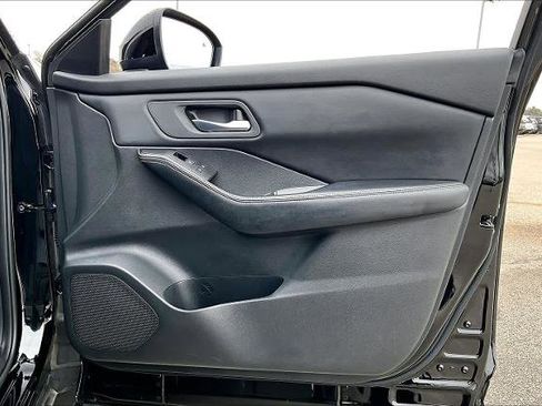 Certified 2025 Nissan Rogue SV image 23