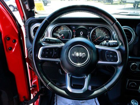 Used 2020 Jeep Wrangler Unlimited Sahara AWD/4WD image 30