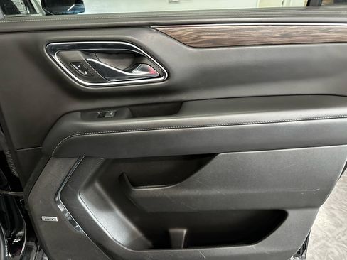 Used 2023 Chevrolet Suburban Z71 w/ Luxury Package AWD/4WD image 17