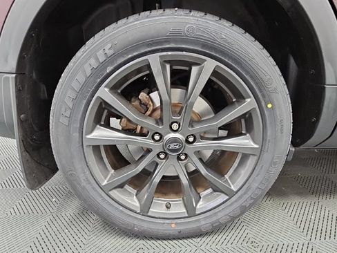 Used 2018 Ford Explorer XLT w/ Equipment Group 202A FWD image 52