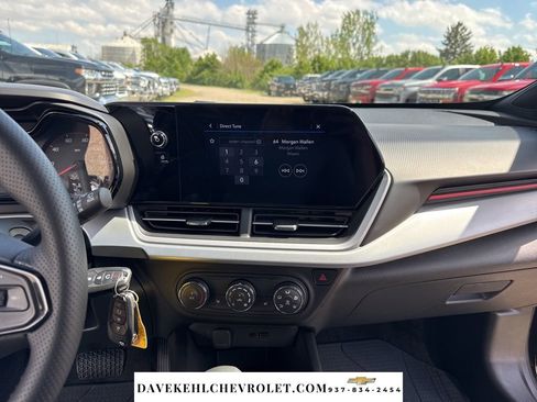 Used 2025 Chevrolet Trax RS w/ Sunroof Package FWD image 13
