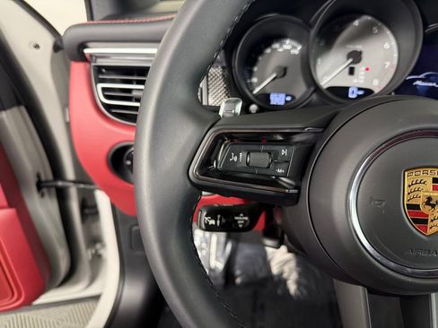 Certified 2024 Porsche Macan S AWD/4WD image 27