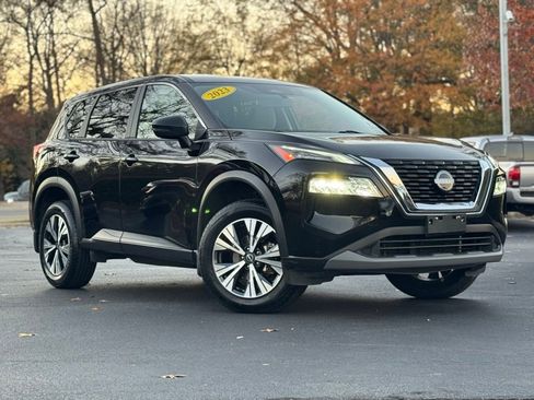 Used 2023 Nissan Rogue SV image 2