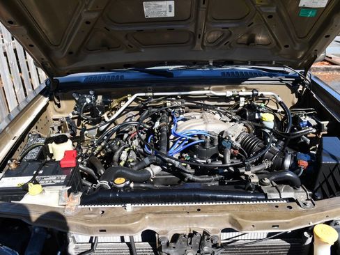 Used 2001 Nissan Frontier SE image 29