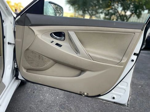 Used 2009 Toyota Camry LE FWD image 23