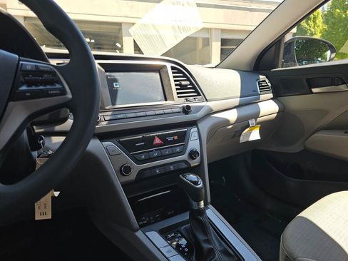 Used 2018 Hyundai Elantra SEL FWD image 31