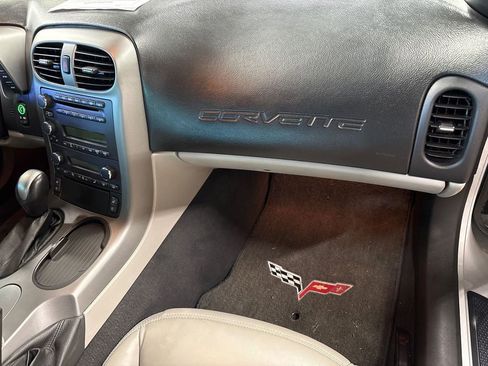 Used 2006 Chevrolet Corvette Coupe w/ Preferred Equipment Group RWD image 44