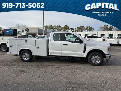 New 2026 Ford F250 XL w/ XL Chrome Package image 9