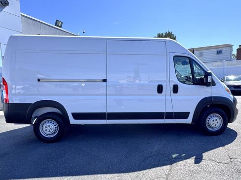 Used 2025 RAM ProMaster 2500 w/ Convenience Group image 10