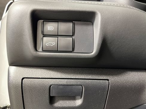 Used 2021 Toyota Highlander XSE FWD image 29