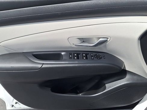 New 2025 Hyundai Tucson SE image 9