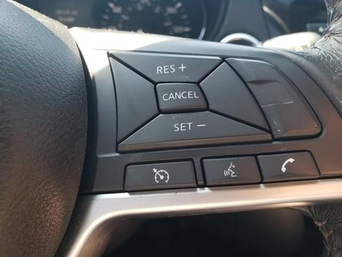 Used 2018 Nissan Rogue SV AWD/4WD image 26