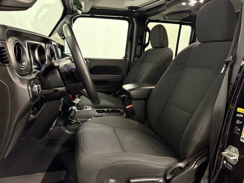 Used 2022 Jeep Gladiator Willys image 15
