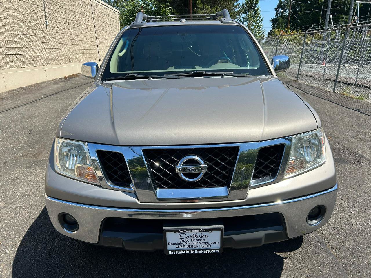 Used 2009 Nissan Frontier LE w/ LE Value Truck Pkg AWD/4WD image 2