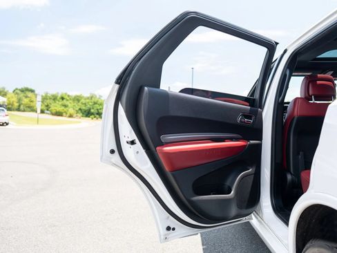 Used 2018 Dodge Durango R/T w/ Technology Group AWD/4WD image 49