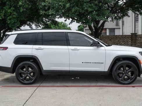 Used 2022 Jeep Grand Cherokee L Limited w/ Black Appearance Package RWD image 14