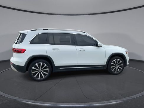 Used 2020 Mercedes-Benz GLB 250 w/ Premium Package image 9
