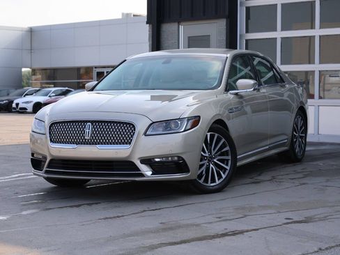 Used 2017 Lincoln Continental Select FWD image 3